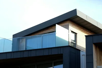 建筑外立面精细化趋势下铝合金百叶窗与空调外机罩的应用观察