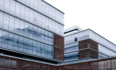 绿色建筑新政下冲孔铝单板与铝合金百叶窗定做的市场新机遇