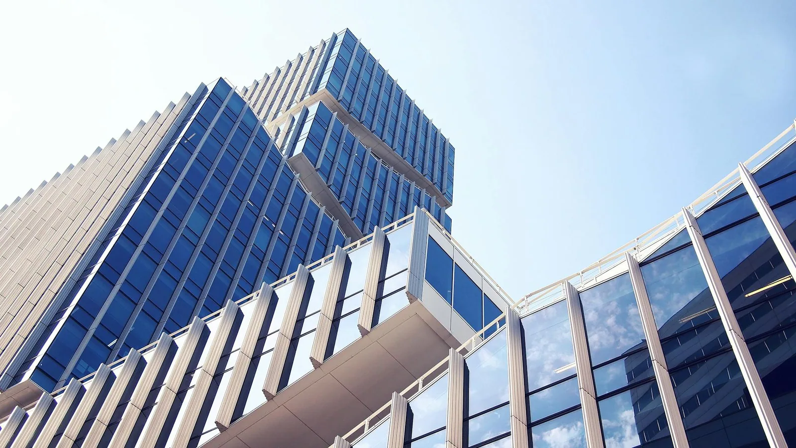 铝合金建材在建筑外饰领域的应用与市场趋势解析实拍图2