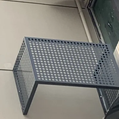 冲孔铝板白色圆孔空调罩细节图
