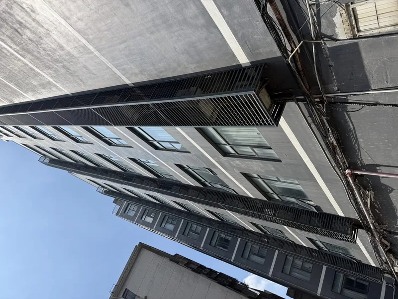 高层住宅竖向铝合金百叶窗工程