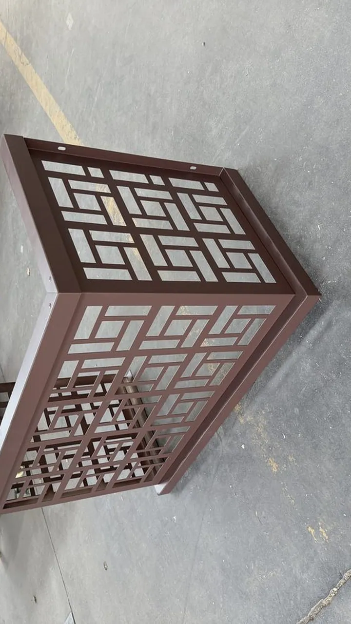 回纹围栏：转角件是整体焊接的